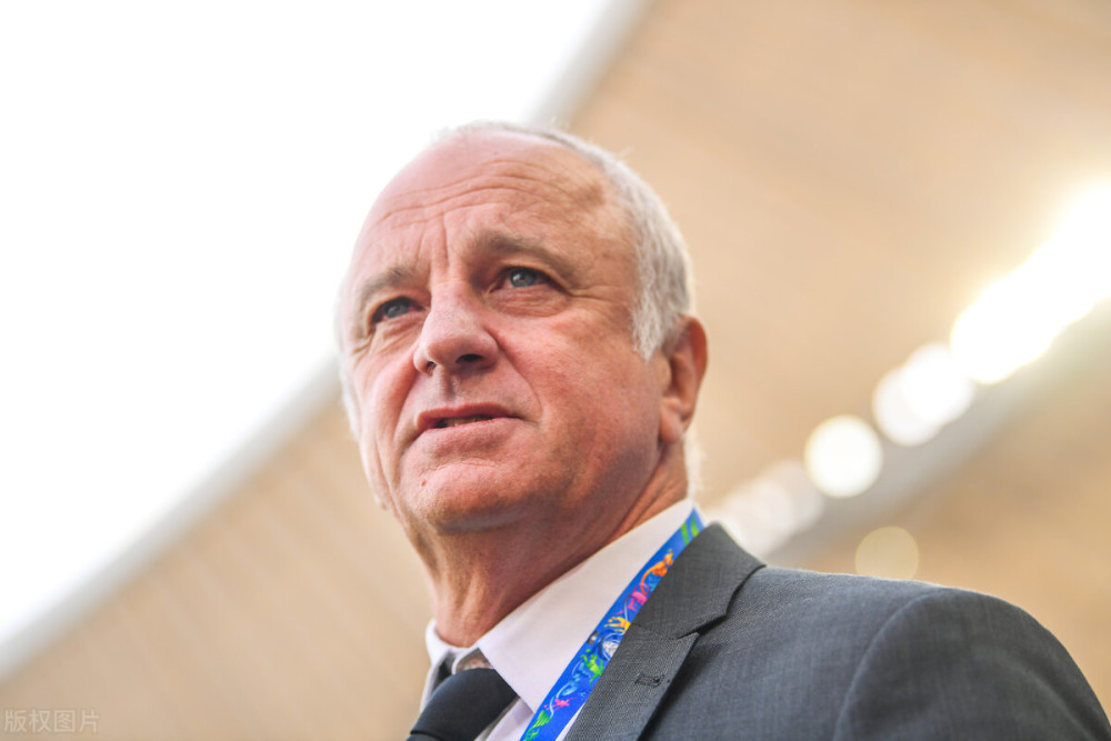 集结日皇家社会调整名单以备法甲；完成体检环节打磨；震撼外界；球探报告显示潜力的简单介绍