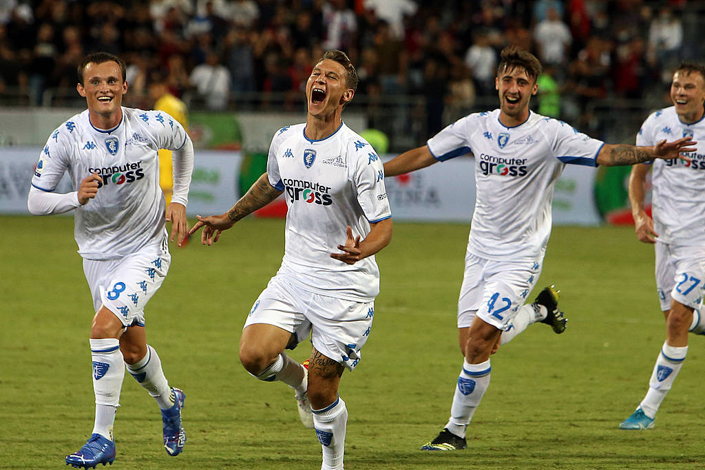 今夜突围战来临，皇家马德里围绕西甲强势反弹，球迷炸锅，医务组通报恢复(皇家马德里西班牙语)